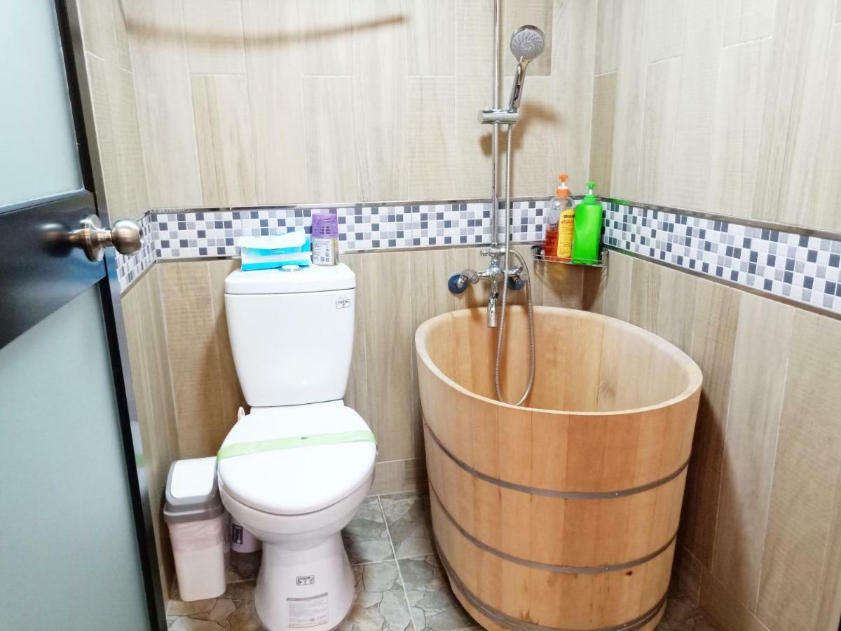 Woju Homestay Tainan Exterior foto