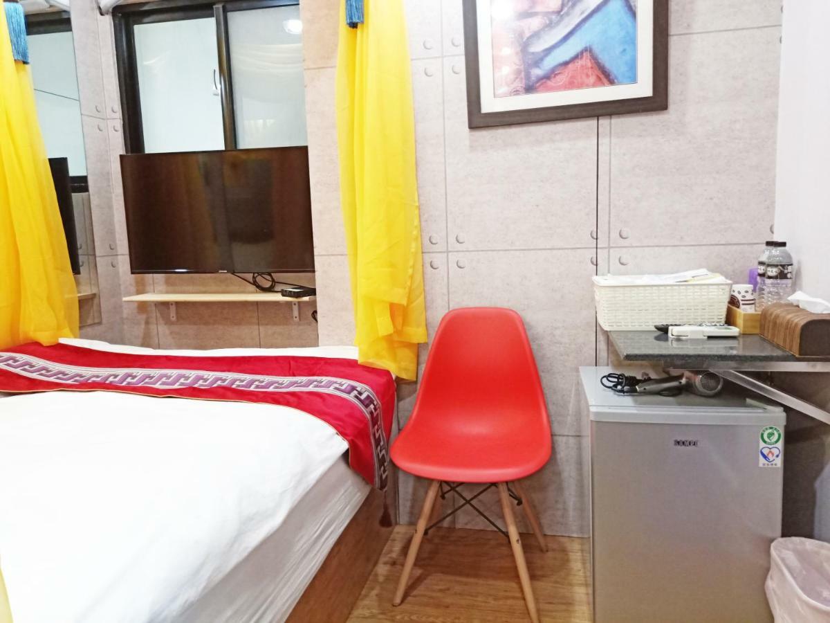 Woju Homestay Tainan Exterior foto